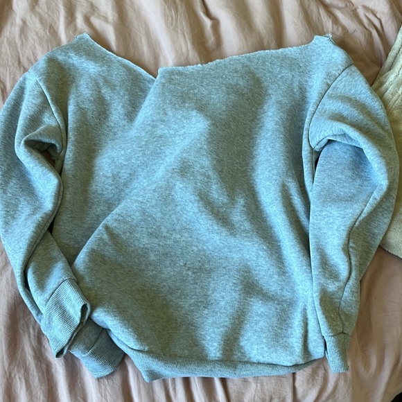 sweatshirt - Picture 2 of 3